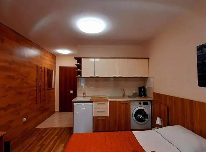 בית הארחה Private Valis וארנה