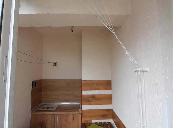 בית הארחה Private Valis וארנה